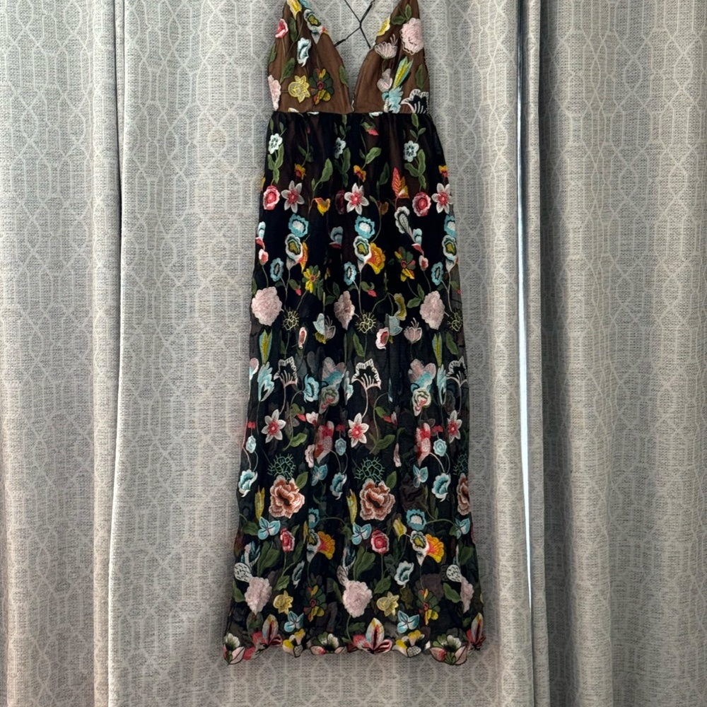 L'ATISTE by Amy Embroidered | Embroidered Floral Overlay Dress |Size: M